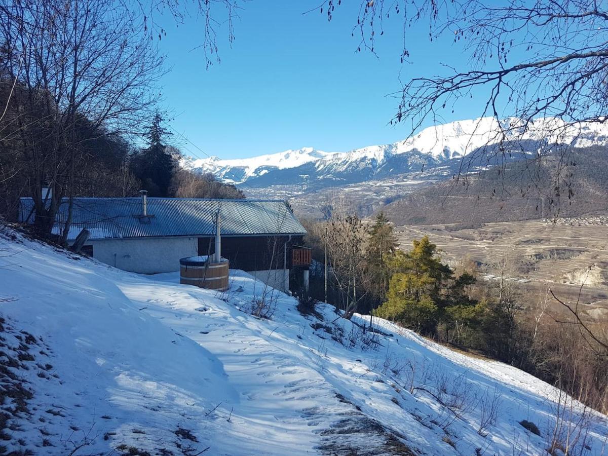 Eco Lodge With Jacuzzi And View In The Swiss Alps Grone Экстерьер фото